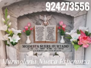 Lápida de Mármol Modelo Biblia con Paloma