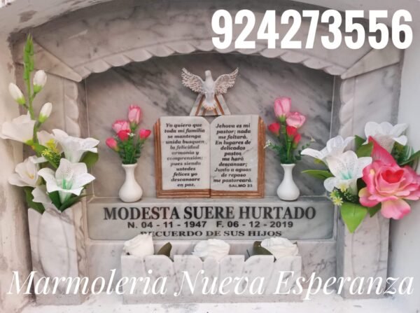 Lápida de Mármol Modelo Biblia con Paloma