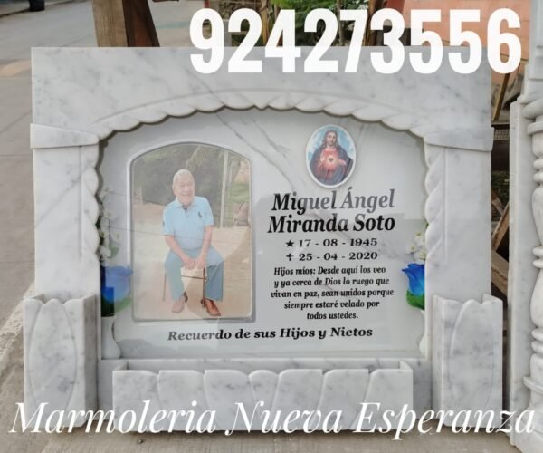 Lápida de Mármol fondo Porcelanato