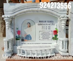 Lápida de mármol italiano fondo Porcelanato