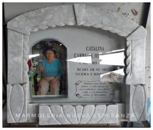 Lápida de mármol italiano fondo Porcelanato