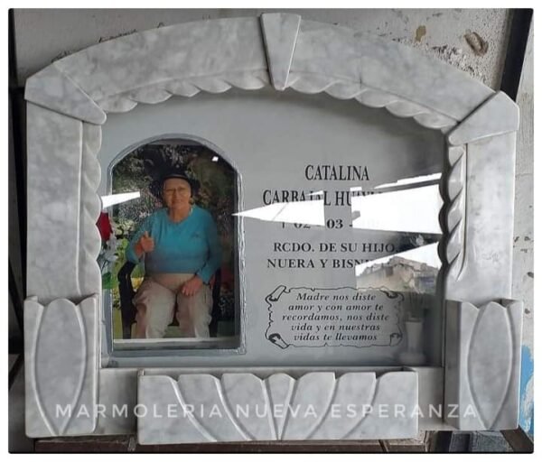 Lápida de mármol italiano fondo Porcelanato