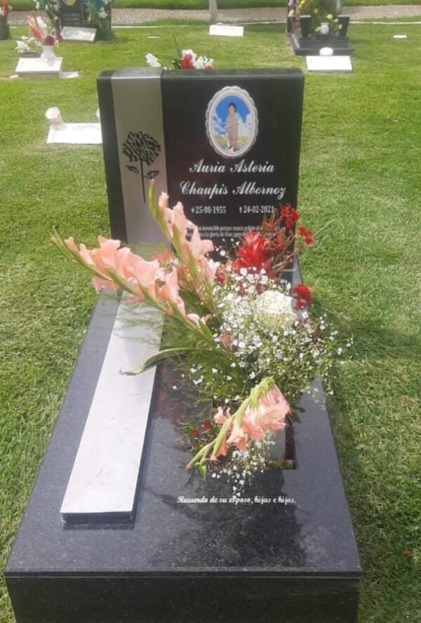 Tumba de Granito de 2cm de espesor color Negro Aracruz con apliques de acero Tumba de Granito de 2cm de espesor color Negro Aracruz con apliques de acero